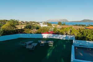 Villa Nettuno-Vista Tavolara within walking distance of the sea