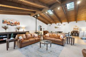 Close To Trails with Hot Tub Putting Green Fire Pit
