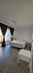 HABITACIÓN PRIVADA CENTRO MALAGA LA MEJOR ZONA CERCA A LA PLAYA ENFRENTE A LA ESTACIÓN DE TREN Y EL CENTRO COMERCIAL VIALIA Y TAMBIEN JUSTO A LADO DEL CENTRO COMERCIAL LARIOS TAMBIÉN CERCA AL CASCO ANTIGUO DE LA MEJOR ZONA PARA DISFRUTAR DE MALAGA