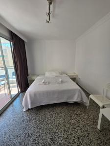 HABITACIÓN PRIVADA CENTRO MALAGA LA MEJOR ZONA CERCA A LA PLAYA ENFRENTE A LA ESTACIÓN DE TREN Y EL CENTRO COMERCIAL VIALIA Y TAMBIEN JUSTO A LADO DEL CENTRO COMERCIAL LARIOS TAMBIÉN CERCA AL CASCO ANTIGUO DE LA MEJOR ZONA PARA DISFRUTAR DE MALAGA