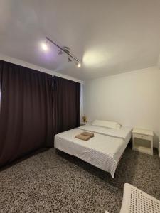 HABITACIÓN PRIVADA CENTRO MALAGA LA MEJOR ZONA CERCA A LA PLAYA ENFRENTE A LA ESTACIÓN DE TREN Y EL CENTRO COMERCIAL VIALIA Y TAMBIEN JUSTO A LADO DEL CENTRO COMERCIAL LARIOS TAMBIÉN CERCA AL CASCO ANTIGUO DE LA MEJOR ZONA PARA DISFRUTAR DE MALAGA