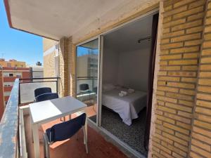 HABITACIÓN PRIVADA CENTRO MALAGA LA MEJOR ZONA CERCA A LA PLAYA ENFRENTE A LA ESTACIÓN DE TREN Y EL CENTRO COMERCIAL VIALIA Y TAMBIEN JUSTO A LADO DEL CENTRO COMERCIAL LARIOS TAMBIÉN CERCA AL CASCO ANTIGUO DE LA MEJOR ZONA PARA DISFRUTAR DE MALAGA