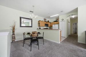 Cozy Disney Getaway 2BR 5 Mins to Parks