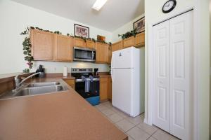 Cozy Disney Getaway 2BR 5 Mins to Parks