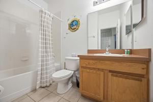 Cozy Disney Getaway 2BR 5 Mins to Parks