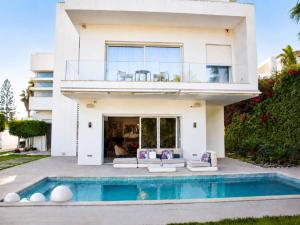 Luxurious Contemporary Villa with Private Pool in Tunis