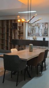 Luxurious Contemporary Villa with Private Pool in Tunis