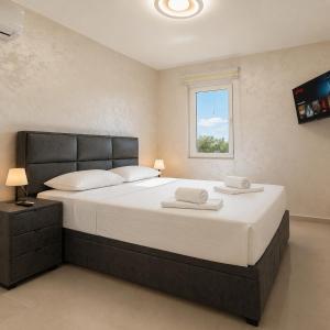 Dorado Apartments