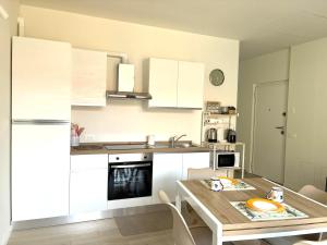 La Curt by Ambroeus apartments