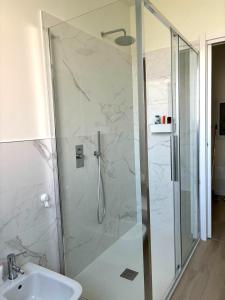 La Curt by Ambroeus apartments