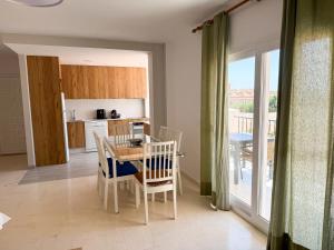 Casa Calypso: Remodeled Beach Apt with Sea Views