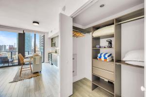 Casas Collection - Luxury High-Rise Condos - Downtown Miami - Pool & Gym - City & Ocean Views
