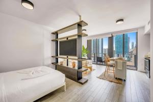 Casas Collection - Luxury High-Rise Condos - Downtown Miami - Pool & Gym - City & Ocean Views