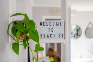 Beach Street Escape - Hot Tub and Steps to Beach