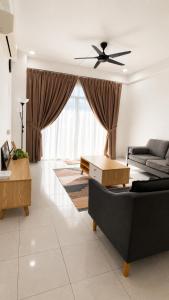 Oak & Ivory Home