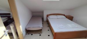 Apartments by the sea Mandre, Pag - 27657