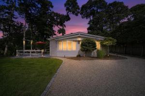 Modern Hampton Bays Cottage near BEACHES & TOWN cottage
