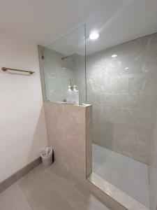 Luxury New 1BR Apartment Free Underground Parking