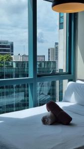 Calming 1-BR Fast WIFI Uptown BGC Stunning Views