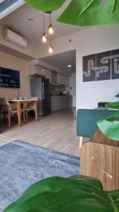 Calming 1-BR Fast WIFI Uptown BGC Stunning Views