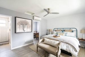 Cute Beach Cottage - Easy walk to Beach, Bay, More