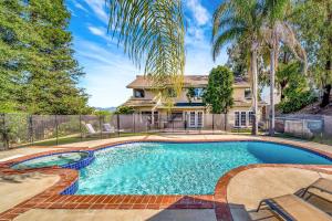 4BR House W Pool, Spa & Bonus roomoffice!