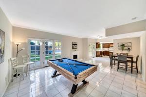 4BR House W Pool, Spa & Bonus roomoffice!