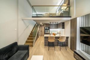 Aster Apartments - Stylish Loft with Rooftop Pool & Sauna