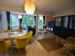 Comfortable Jacuzzi Apartment for 8 in Stezyca