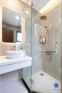 P405-305 LS Furnished Apartment Room, 5-Min to TSN Airport