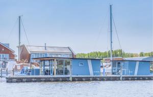 Lake Front Ship In Uitgeest With Wifi