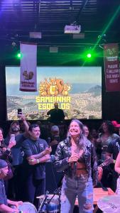 Sua estadia acompanhada de CESTA de presente e MINI ESPUMANTE Para tornar sua experiência ainda mais especial, brinde momentos inesquecíveis neste Studio confortável e aconchegante, Apto no Coração de Copacabana, pertinho de Tudo, com Ar e Wi-Fi
