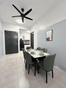 Aston Acacia 3 Bedroom Suite by Jovial
