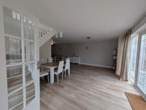 The Harlington Garden House 5BR with Large Garden