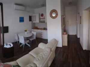 Holiday Home Sunny Retreat