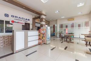 RedDoorz @ Jalan Krakatau Medan