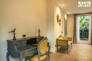 StayVista at Maison Privée with Pool & BBQ
