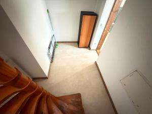 Quiet apartment with kitchen, parking & laundry room