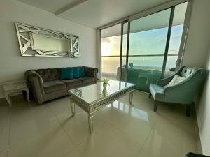 1 Bedroom Beachfront 40th Floor