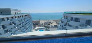 Infinity Beach Pool & Spa Resort - Luxury Apartment Private Parking