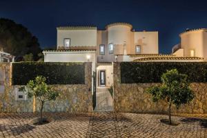 Villa with Jacuzzi Golf Views and Pool Table
