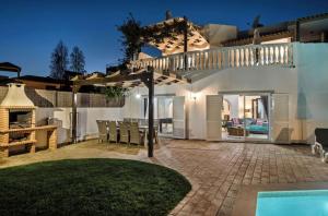 Villa with Jacuzzi Golf Views and Pool Table