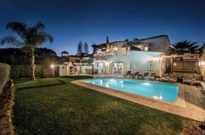Villa with Jacuzzi Golf Views and Pool Table