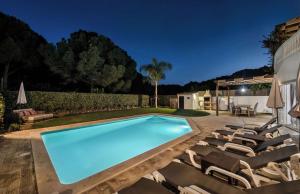 Villa with Jacuzzi Golf Views and Pool Table