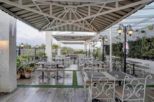 Super Townhouse Oak ONGC Crossway Formerly Hotel Gold Stone Comfort