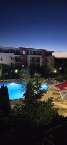 Boutique modern studio, free parking, wi-fi, tv, pool view, garden, quiet, security, 15 min walk to the sea