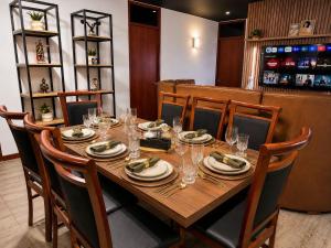 Luxury Industrial Vault, Wifi, Washer & Dryer, 5 rooms