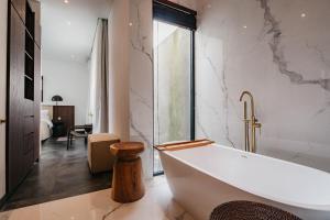 Le Paradis 4 - Luxury 3BR Pool Villa Umalas Canggu