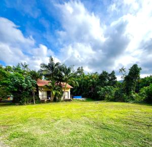 Casa completa 2 quartos- sítio c lago #privado- 15 Praia e cachoeira