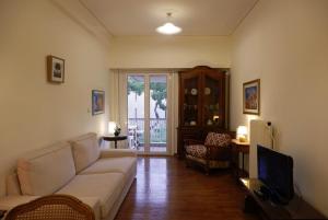 Cozy Athens Flat with Balcony